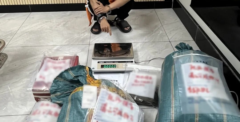 小区内藏匿制造贩卖毒品“卡苦”，警方抓获6名犯罪嫌疑人